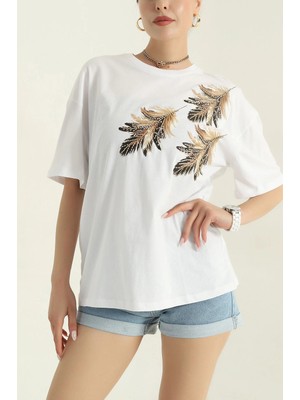 MetuCa Kadın Beyaz Bisiklet Yaka Tüy Nakışlı Boncuk ve Payet Işlemeli Pamuklu Tişört