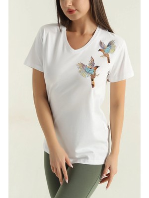 MetuCa Kadın Beyaz V Yaka Kuş Nakışlı Payet Işlemeli %100 Pamuklu Tişört