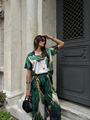 MetuCa Kadın Zümrüt Yeşil Mermer Desenli Saten Gömlek Pantolon Ikili Takım