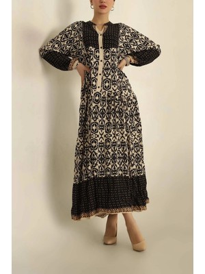 MetuCa Kadın Siyah Bej Etnik Desenli Yarım Düğmeli Volanlı Uzun Viskon Elbise