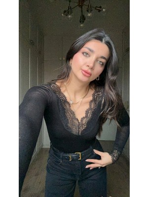 MetuCa Kadın Siyah V Yaka Dantel Detaylı Uzun Kollu Esnek Viskon Bluz