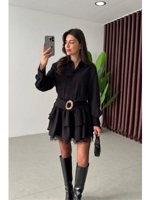 MetuCa Kadın Siyah Dantel Detaylı Katlı Volanlı Kemerli Gömlek Yaka Kısa Elbise