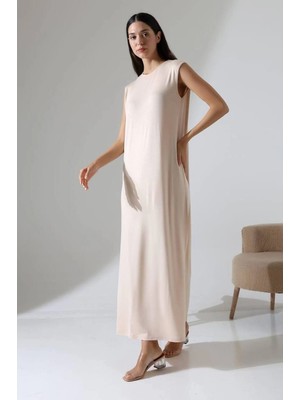 MetuCa Kadın Bisiklet Yaka Vatkalı Kolsuz Oversize Salaş Kesim Maxi Boy Penye Elbise - Bej