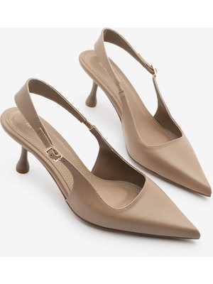 Marjin Kadın Stiletto Sivri Burun Ayarlanabilir Kalın Bantlı Atkılı Kısa Klasik Topuklu Ayakkabı Riyona Vizon