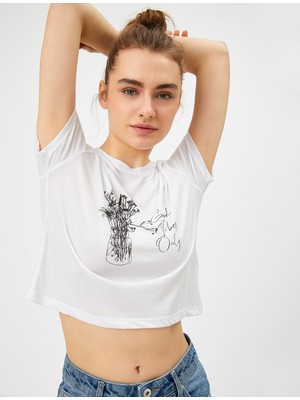 Koton 1YAK13410OK Bisiklet Yaka Kısa Kol Baskı Desenli Beyaz Kadın T-Shirt