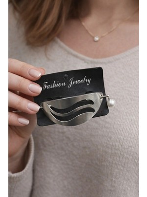 Bymiel Incili Metal Saç Tokası – Şık Dalga Tasarım