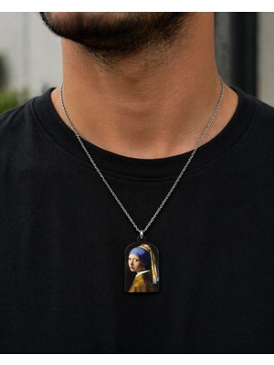 Herşey Nota Inci Küpeli Kız Figürlü Sanatsal Kolye Metal Zincir Unisex