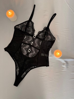 Elarin Taş Detaylı Dantelli Body