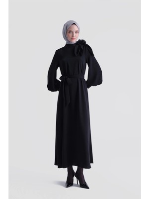 Armine Aksesuar Detaylı Şık Elbise Siyah