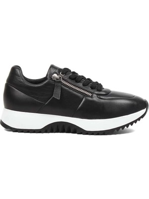 Celal Gültekin Kadın Siyah Bağcıklı Kalın Tabanlı Deri Sneaker