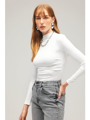 Saade Beyaz Kadın Yarım Balıkçı Yaka Basic Örme Bluz - Drape Detaylı