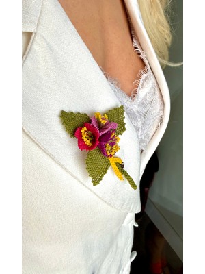 Kuvars Atalier El Yapımı Iğne Oyası Broş – Çok Renkli Çiçek Yaka Iğnesi, Zarif Aksesuar