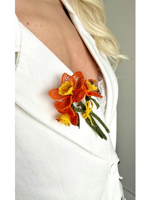 Kuvars Atalier Turuncu Çiçekli Iğne Oyası Yaka Iğnesi - El Yapımı Zarif Şık Broş