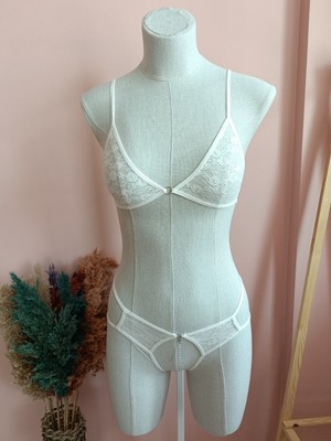 Zena Underwear Yolanda Özel Bölgesi Açık Sıra Taş Detaylı Dantelli Kadın Sütyen Takım (Max. 60 Kilo Ile Uyumludur)