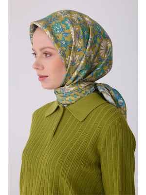 Belli Yeşil Etnik Desen %100 Twill Ipek Eşarp 4314-83