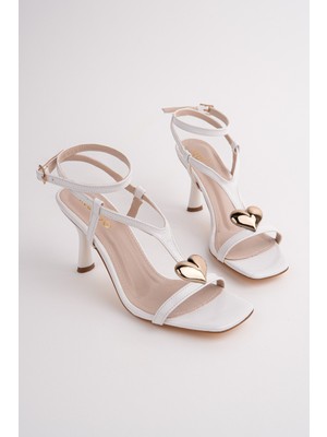 Muggo Heart Kalp Aksesuarlı Ince Topuklu Kadın Sandalet