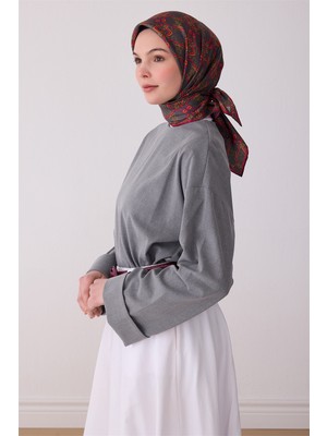 Belli Koyu Gri Çok Renkli Klasik Desen %100 Twill Ipek Eşarp 4328-05
