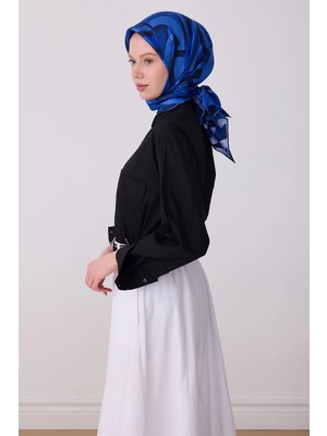 Belli Mavi Geometrik Desen %100 Twill Ipek Eşarp 4327-84