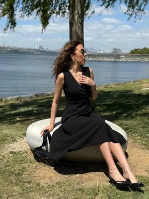 Kendim Fashion Kadın Ithal Krep Kumaş Kruvaze Yaka Eteği Kloş Kolsuz Mini Elbise