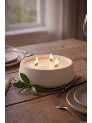 Art&Gift Vanilya Kokulu Dekoratif Beton Mum Yuvarlak Yatay Form Üç Fitilli Mum 250 gr