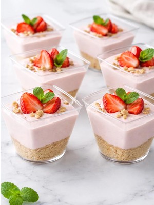 Parti Adresi Mika Plastik Mini Kare Sunum Kasesi Şeffaf Kap 120 ml 25'li