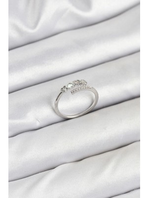 Kocadal Mht Pirinç Gümüş Renk Kalpli Detaylı Zirkon Taşlı Kadın Yüzük Mht