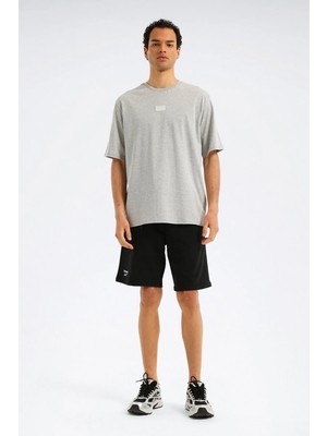 Reebok Sılıcone Badge T-Shırt Gri Erkek Kısa Kol T-Shirt