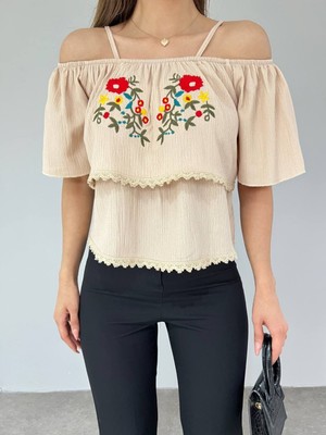 Moda Morfo Gül Nakışlı Güpürlü İp Askılı Tişort -Bej