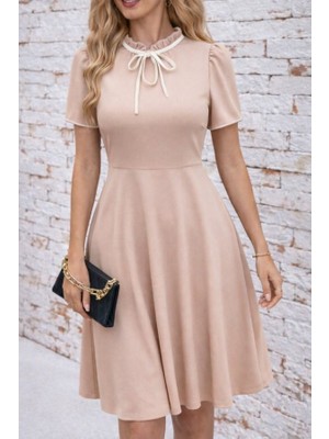 Kadın Kısa Kollu Yakadan Bağcıklı ve Fırfırlı Midi Janjan Krep Elbise