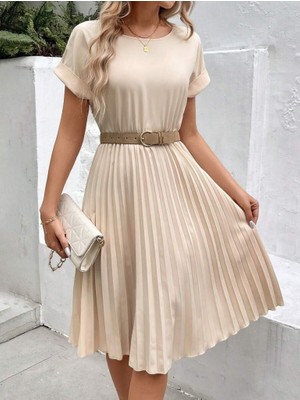 Kadın Kısa Kollu Yakası Açık Belden Lastikli Pileli Kısa Ithal Krep Elbise