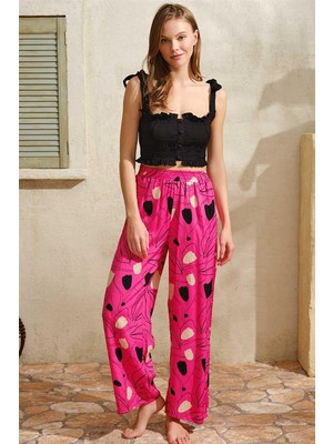 Pileli Store  Kalın Askılı Viskon Çiçek Desenli Sırt Aksesuarlı Yazlık Dantel Detaylı Pijama