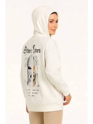 Pileli Store Kapşonlu Sweatshirt – Oversize Üç Iplik Şardonlu Hoodie, “other Lives” Ön  Arka Baskılı, Kanguru Cepli, Kışlık Rahat Günlük Stil - Beyaz -