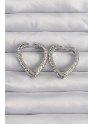 Pileli Store Pilelistore  Pirinç Gümüş Renk Zirkon Taşlı Motifli Kalp Küpe