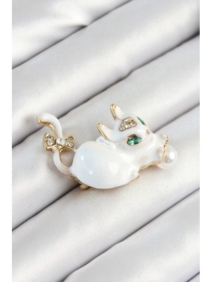 Pileli Store Pilelistore  Zirkon Taşlı Inci Detaylı Beyaz 3D Kedi Figürlü Gold Renk Kadın Broş