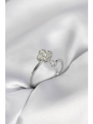 Pileli Store Pilelistore  Gümüş Renk Zirkon Taşlı Yonca Model Kadın Yüzük