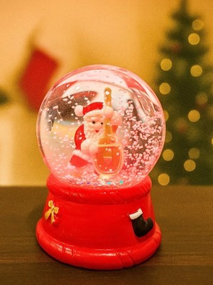 Pileli Store 2026 Yılbaşı Temalı LED Işıklı Çello Çalan Noel Baba Kar Küresi 9 cm Orta Boy Yeni Yıl Süsü - 48