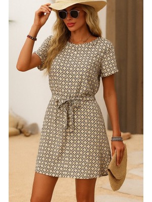 Kadın Kısa Kollu Yuvarlak Yaka Beli Kuşaklı Geometrik Desenli Süprem Elbise