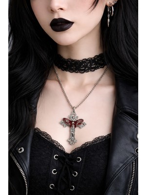 Herşey Nota Gotik Kırmızı Kanatlı Haç Kolye Gümüş Renk Zincir Unisex