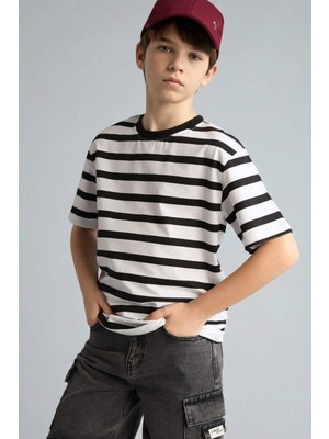 DeFacto New Regular Fıt Bisiklet Yaka Desenli Kısa Kollu Tişört Erkek ÇOCUK H4342A826HS