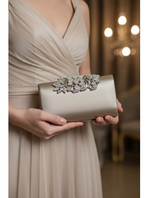 Enoch Kadın Saten Dokulu Işıltılı Taşlı Yaprak Figürlü Minimalist Abiye Portföy Çanta