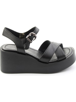 Bambi Siyah Hakiki Deri Kadın Sandalet K05299143603