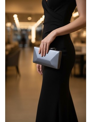 Enoch Kadın Sim Dokulu Gümüş Çerçeveli ve Kristal Taşlı Kilit Detaylı Abiye Portföy Çanta