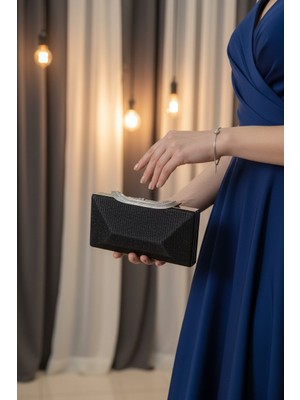 Enoch Kadın Sim Dokulu Gümüş Çerçeveli ve Kristal Taşlı Kilit Detaylı Abiye Portföy Çanta