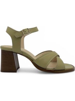 Vieris Fıstık Yeşili Hakiki Deri Çapraz Bantlı Kalın Topuklu Casual Kadın Sandalet (012336)