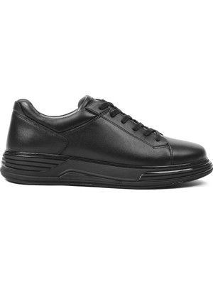 Celal Gültekin Erkek Siyah Bağcıklı Kalın Tabanlı Deri Sneaker