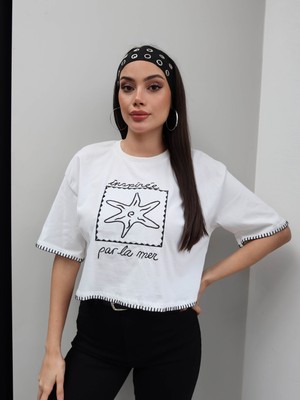 Esra Helvacı Yıldız Nakışlı Crop Tshirt
