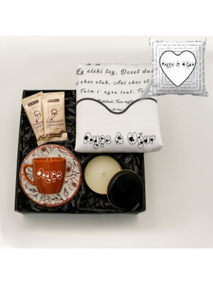 As Gift Anneler Gününe Özel Tasarımlı Beyaz Yastık & Kişiye Özel Kiremit Fincan & Metal Kutulu Mum & Mehmet Efendi Türk Kahvesi Hediye Seti