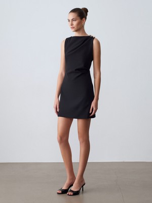 Dilvin 90938 Aksesuar Detaylı Mini Elbise-Siyah