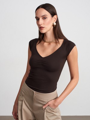 Dilvin 32843 Kısa Kollu Büzgülü T-Shirt-Koyu Kahve