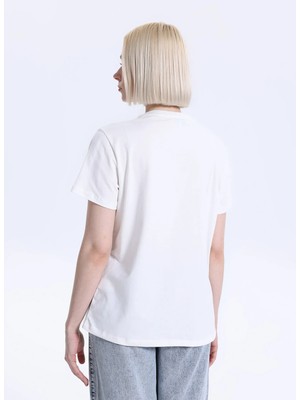 Jeep Kırık Beyaz Kadın Relaxed Nakışlı T-Shirt J6SL-TST7111